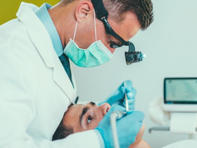 Tratamento de Canal com Microscopia em Conjunto Habitacional Padre Anchieta